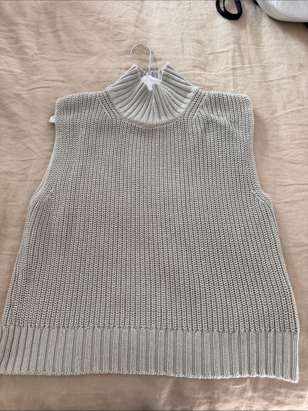 Massimo Dutti Cream Sleeveless Ribbed Turtleneck Vest
